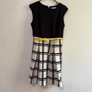 Sandra Darren Stylish Black & White Plaid Dress with Yellow Belt. Sz 12P.